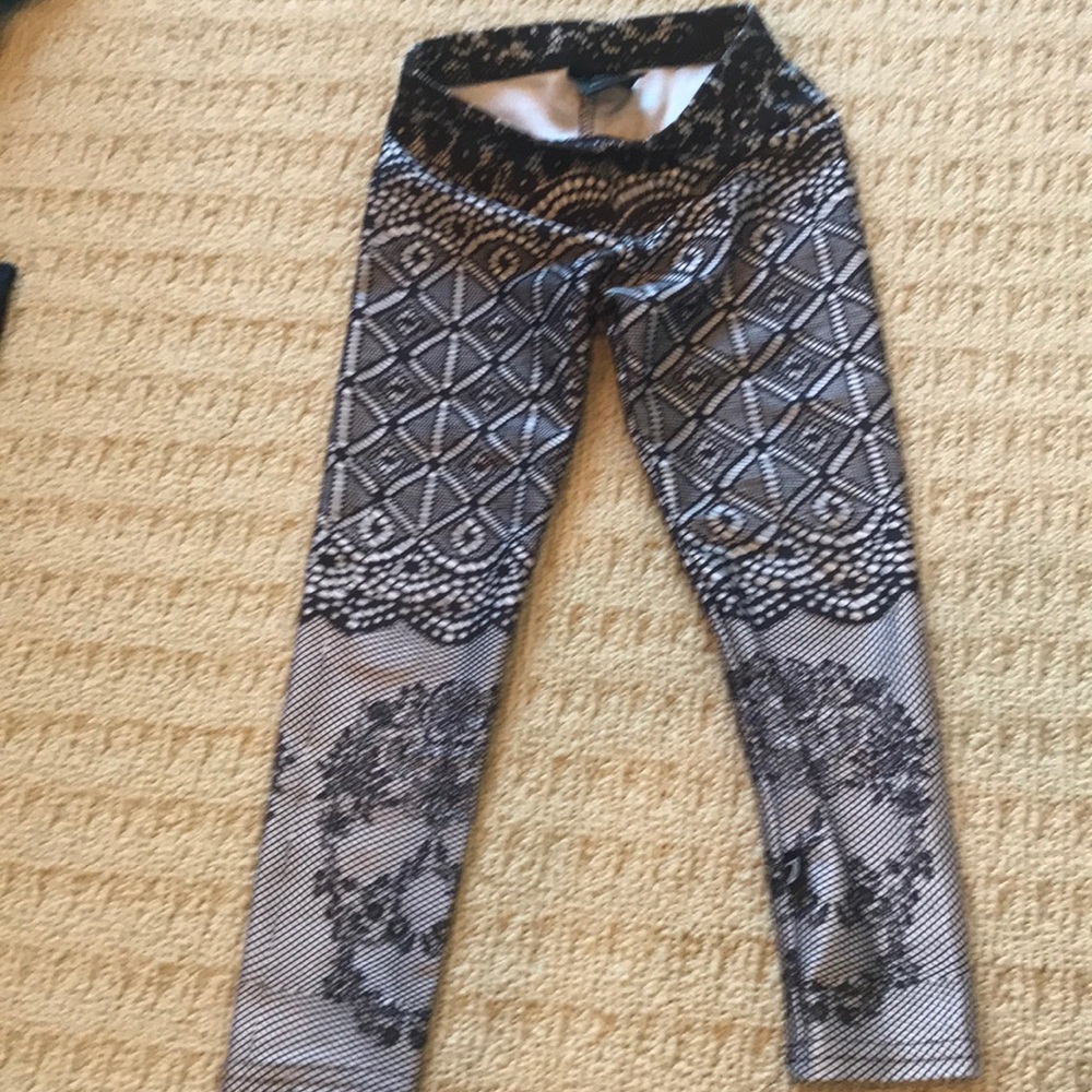 Size Small (3/4) Terez leggings